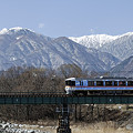 雪山を背に。