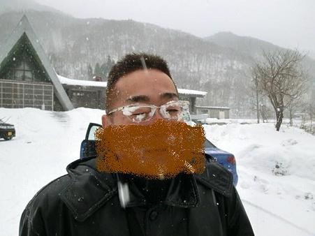雪で前がみえねぇ・・