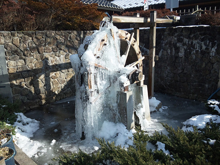 水車も凍る