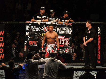 UFC 144 ジェイク・シールズvs秋山成勲 (1)