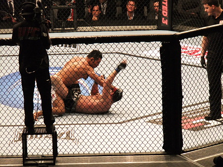 UFC 144 福田力vsスティーブ・キャントウェル (1)