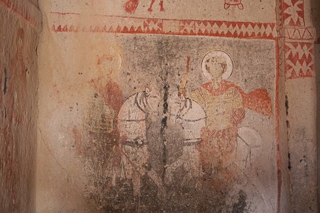 2011.01.26　トルコ　カッパドキア　ギョレメ野外博物館　バルバラ・キリセの壁画-聖ゲオルギウスと聖テオドーラ