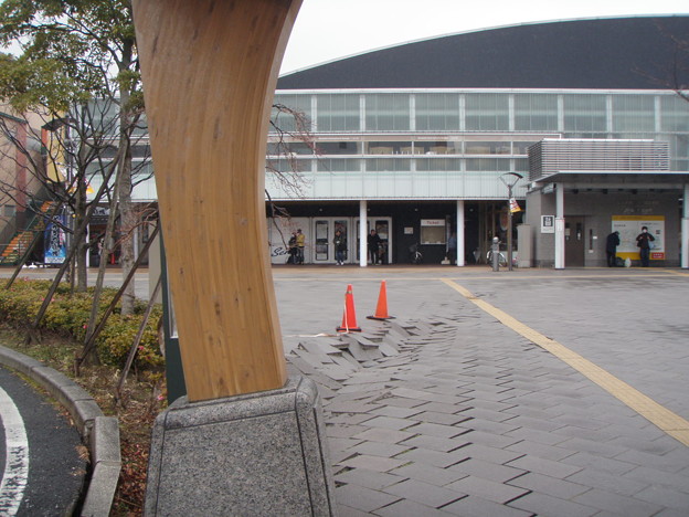 110315 仙台駅東口_P3150248