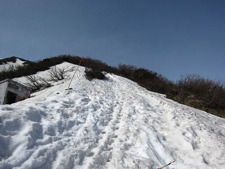 c-110506-085911 六合目避難小屋付近
