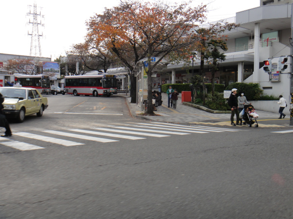 最寄の駅前