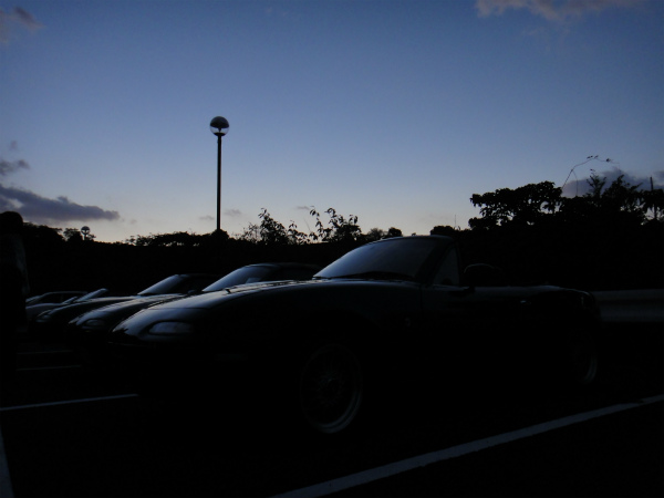 暗闇にならぶロードスター達