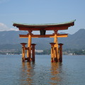 琵琶湖に浮かぶ　白髭神社の大鳥居　夜明け
