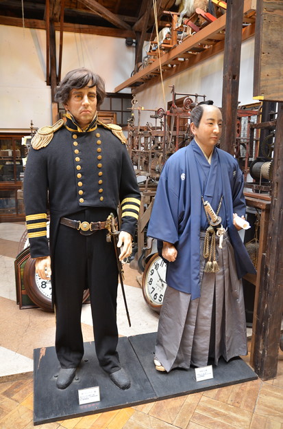 Photos: 左がペリー提督で右が福山の殿様（の、ろう人形）
