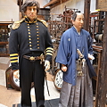 Photos: 左がペリー提督で右が福山の殿様（の、ろう人形）